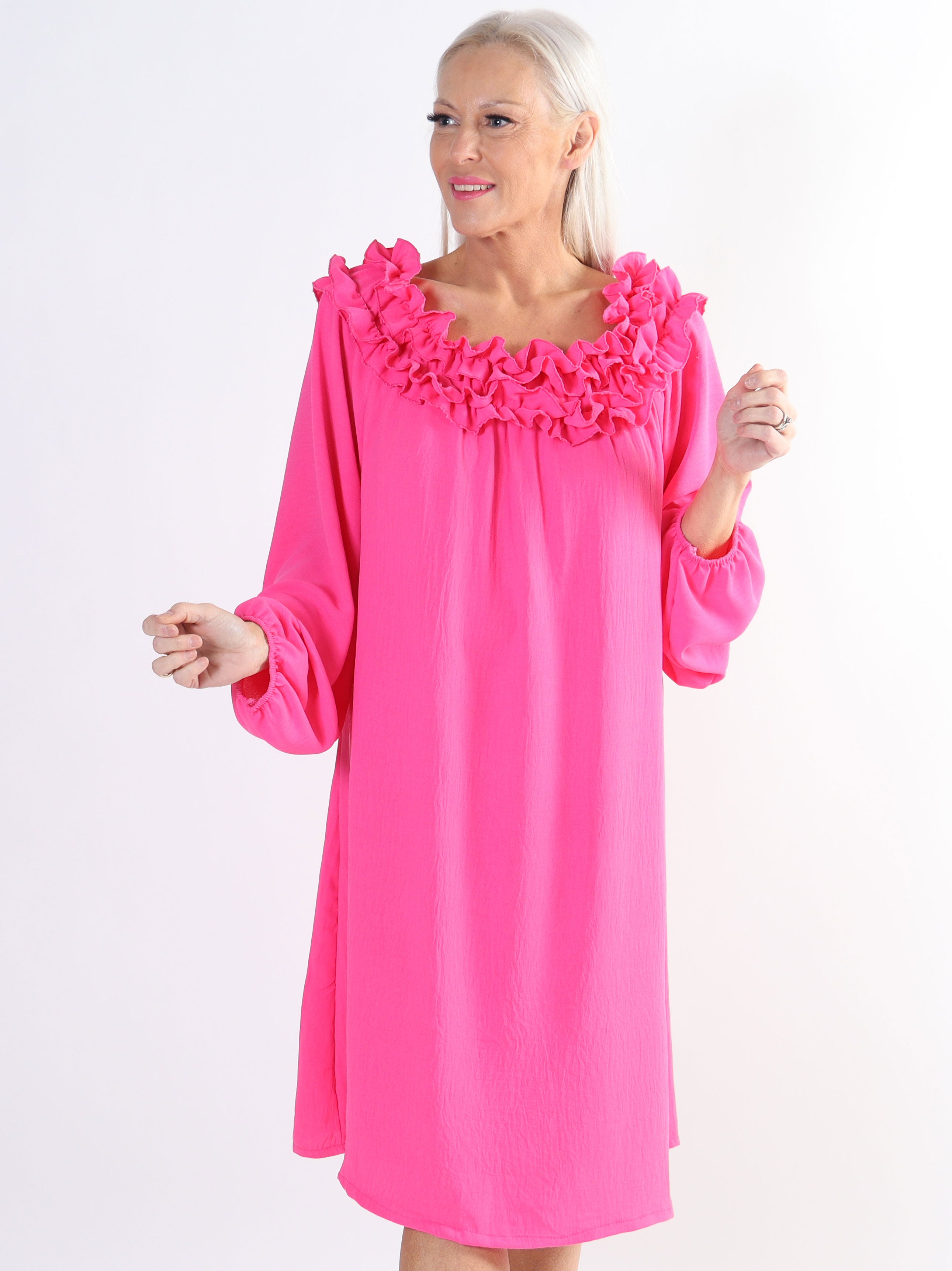 Chili Dress - Plus size kjole med lange ærmer og flæser